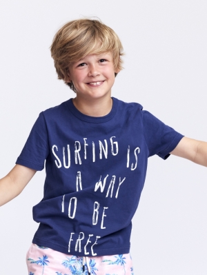 T-shirt surfing 760