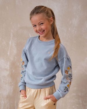 Sweater borduursel op mouw ice blue