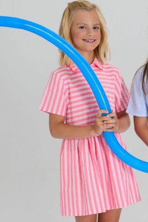 Kleed gestreept, met kraagje pink