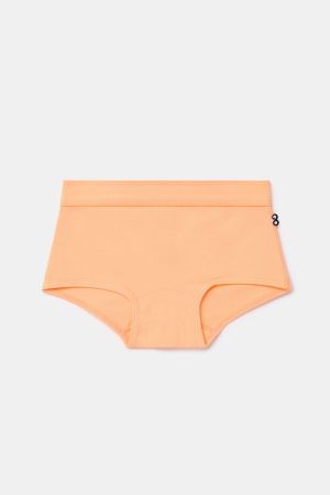 Short meisje 011