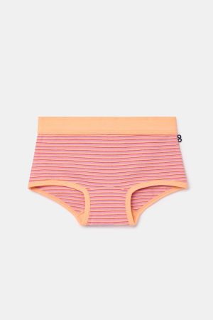 Short meisje 011